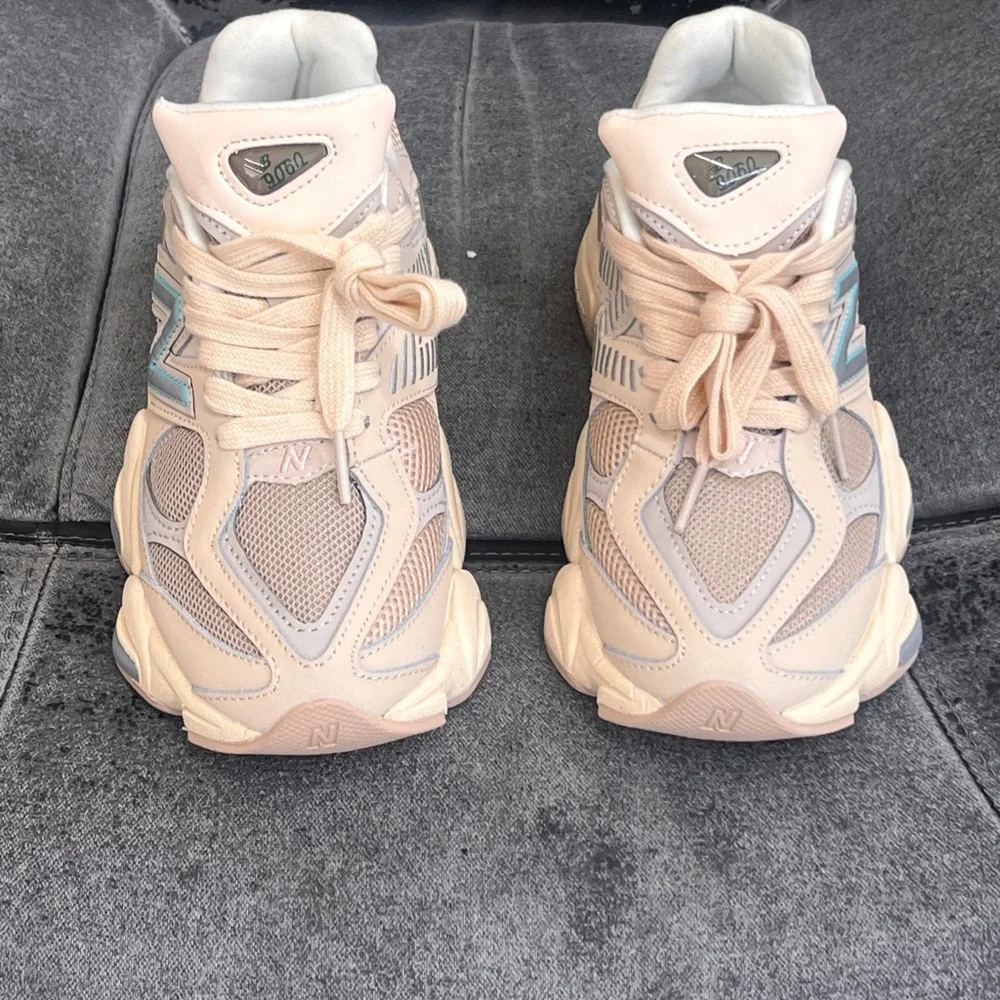 WOMEN’S New Balance 9060 Ivory Cream Pink Sand - Picture 3 of 10